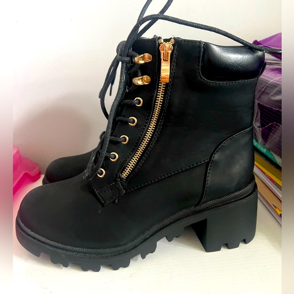 Combat boots - Picture 1 of 6